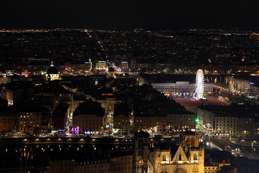 Vue sur Lyon de nuit
