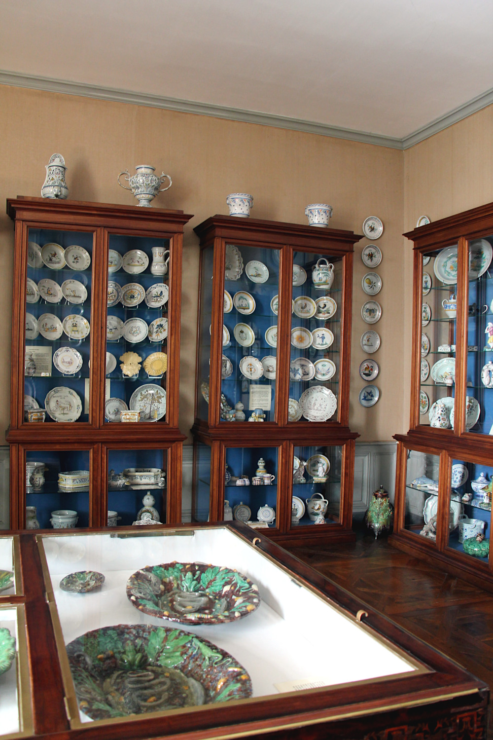 Salle des faïences au Musée Dupuy-Mestreau de Saintes