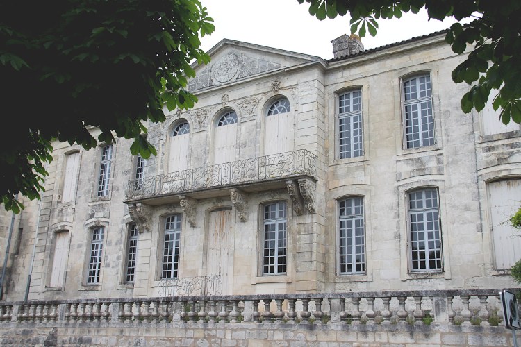 Façade côté Charente du Musée Dupuy-Mestreau à Saintes