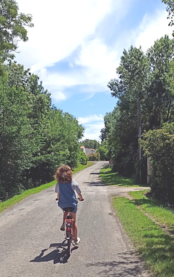 Lola à vélo