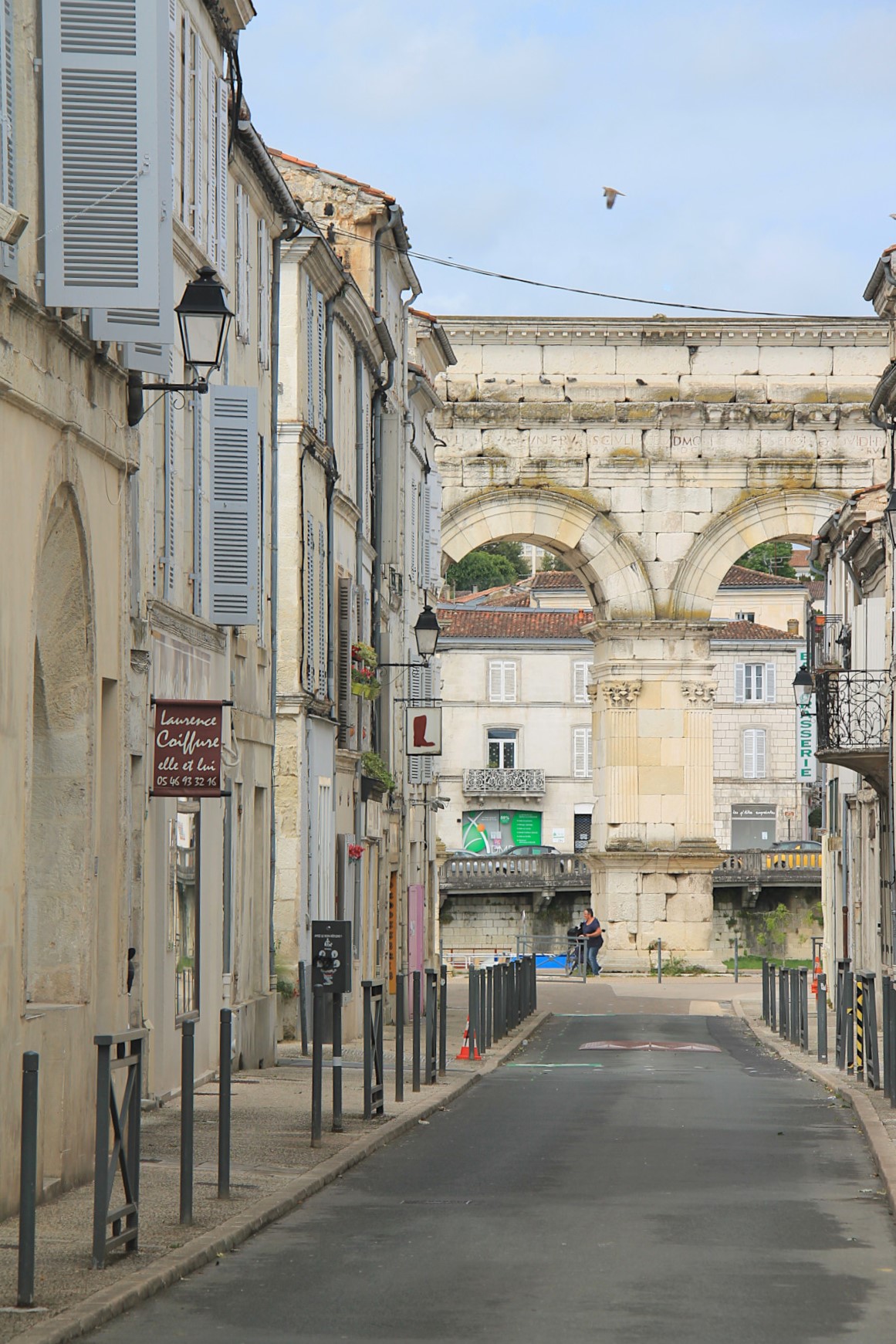 Vue sur l'Arc de Germanicus à Saintes