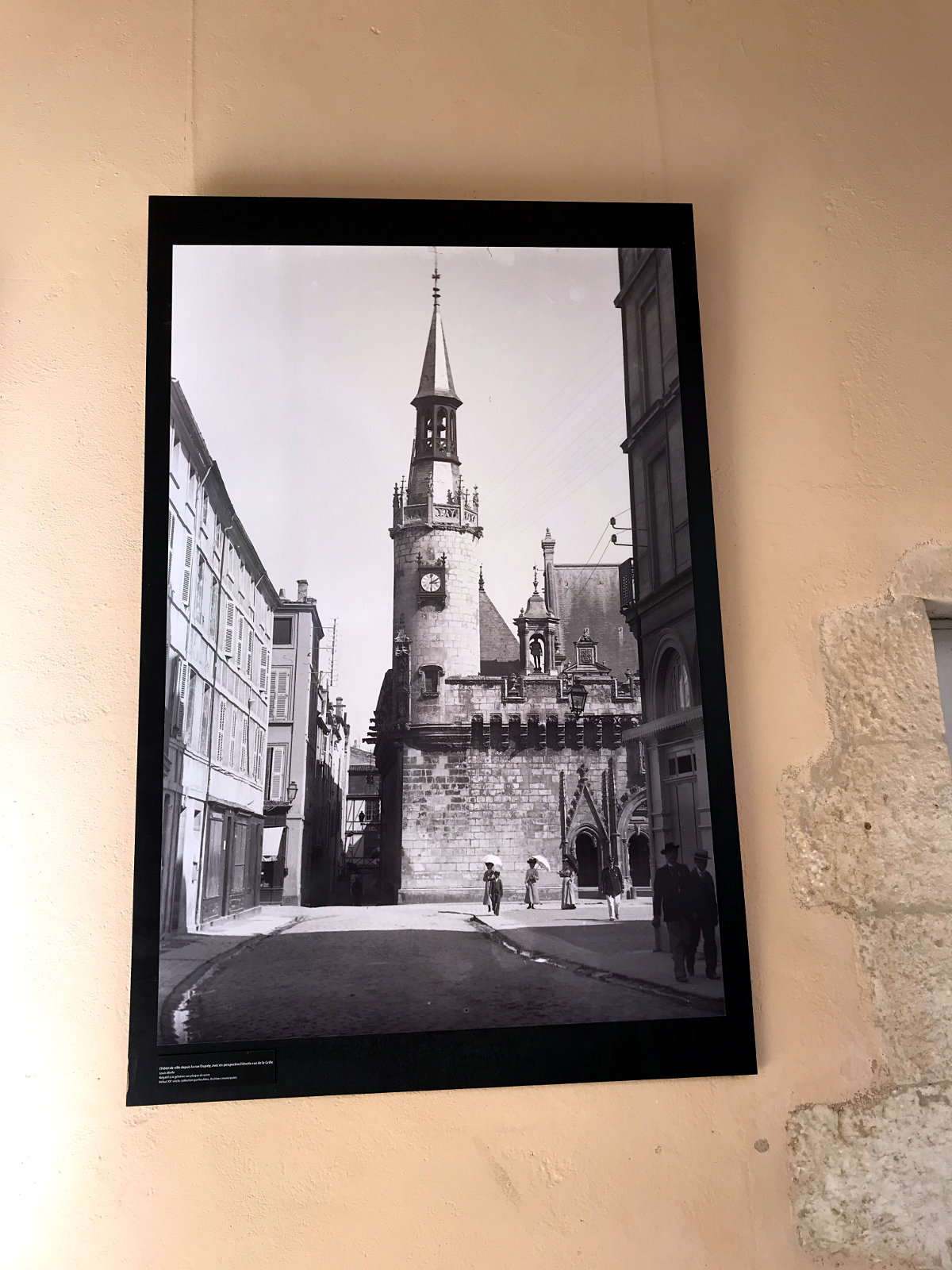 Exposition sur la photographie ancienne à la Rochelle au Cloître des Dames Blanches