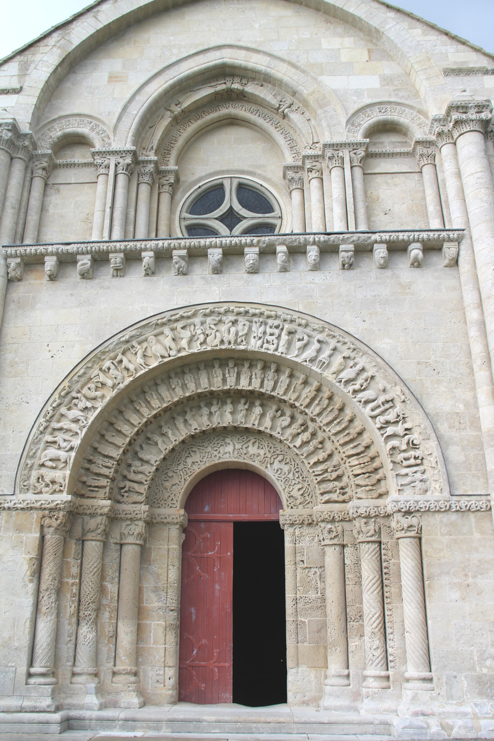 Eglise Saint-Pierre d'Aulnay-de-Saintonge