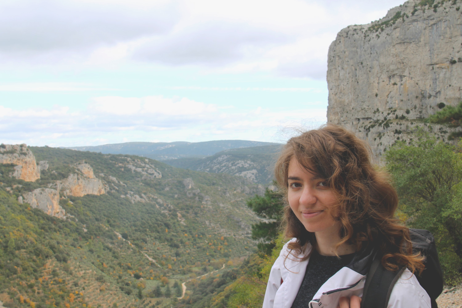 Lola à la randonnée des Fenestrettes à Saint-Guilhem-le-Désert