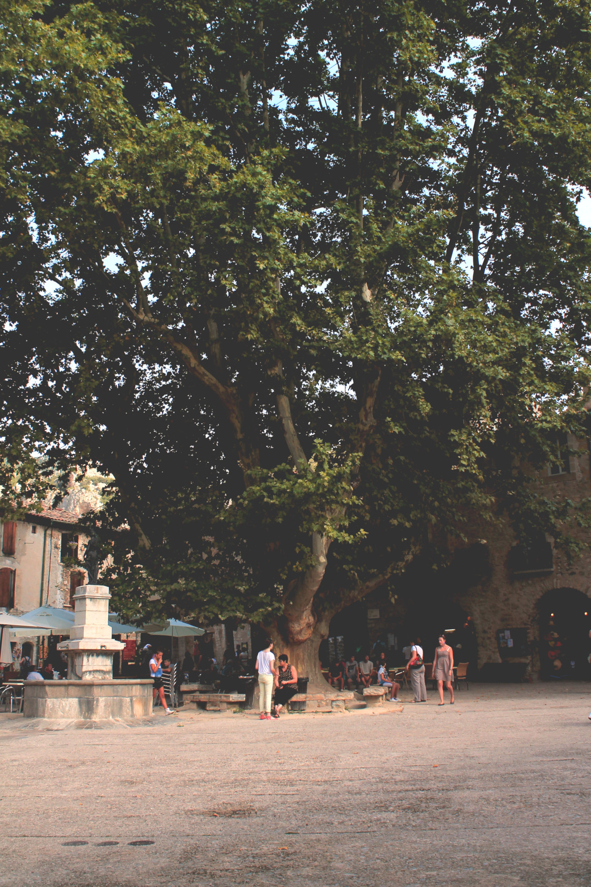 Place de la Liberté à Saint-Guilhem-le-Désert