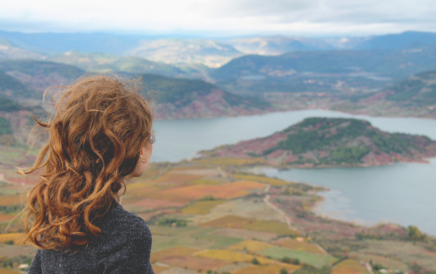 Lola au lac du Salagou