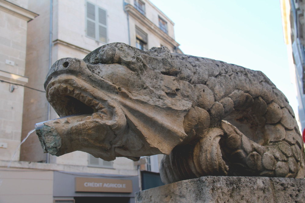Fontaine d'une gorgone à Poitiers