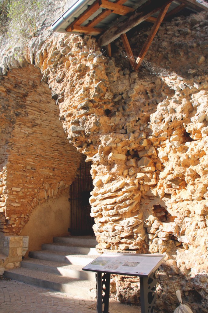 Restes archéologiques de l'amphithéâtre de Poitiers