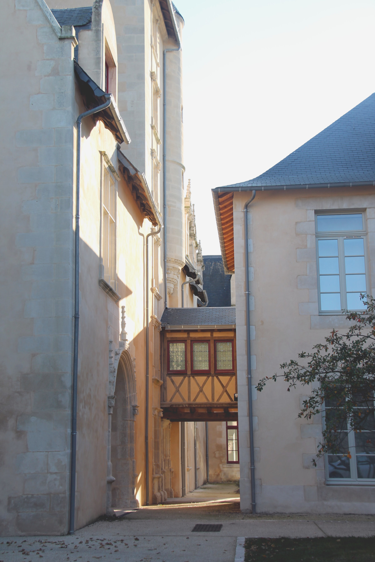 Une cour à Poitiers