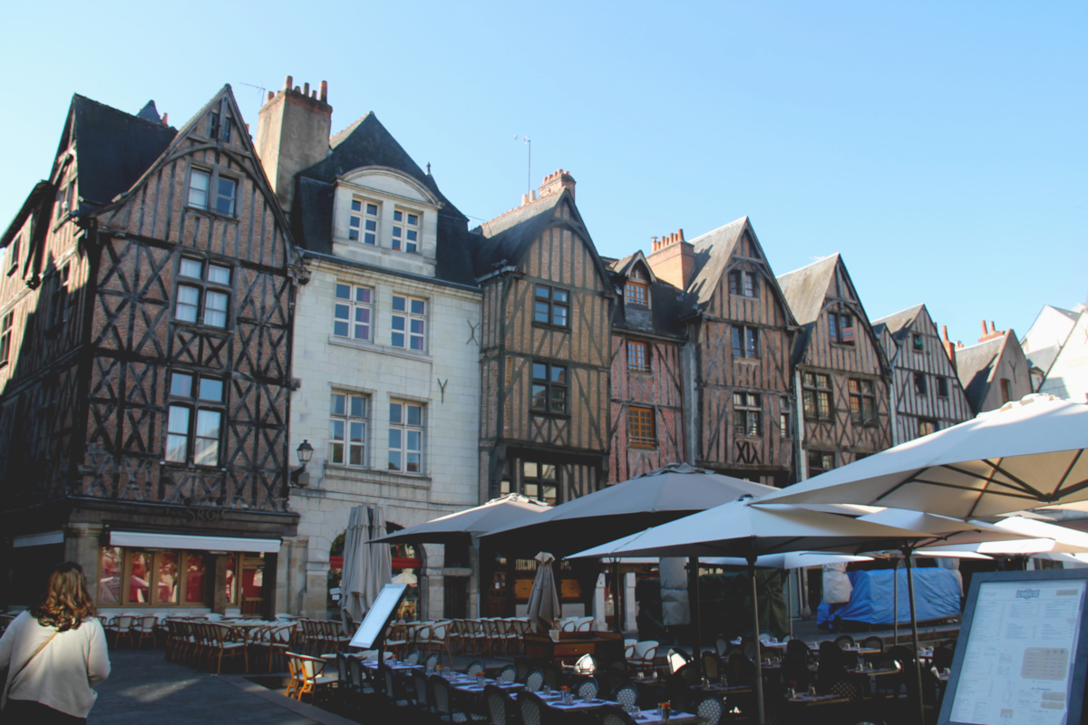 Place Plumereau dans le centre-ville de Tours