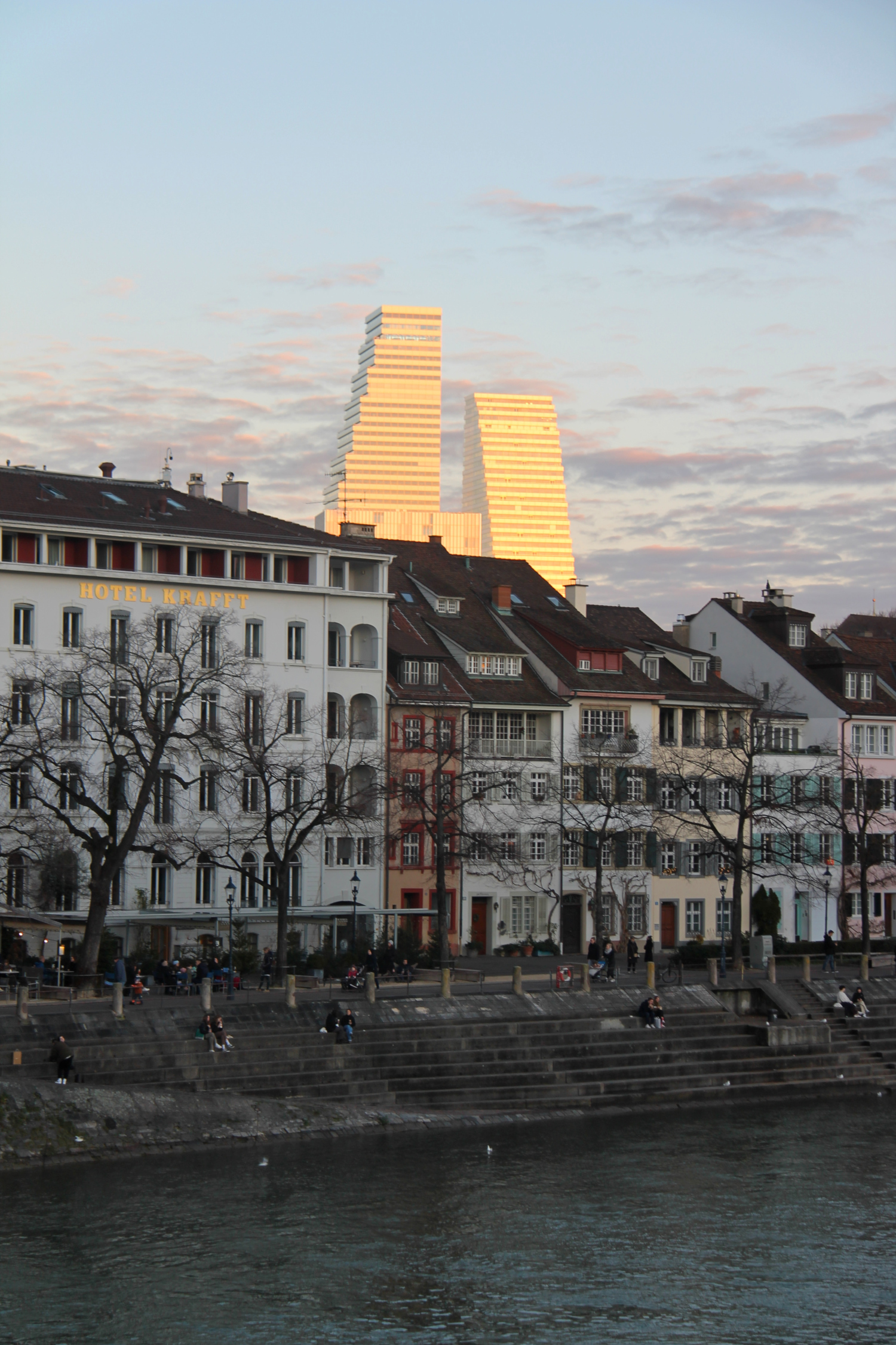 Roche Building, au bord du Rhin à Bâle